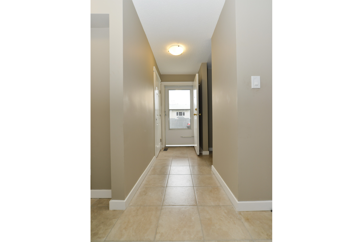6075 35a Avenue, Edmonton, Alberta, Canada T6L 1G7, 3 Bedrooms Bedrooms, ,1.5 BathroomsBathrooms,1/2 Duplex,Currently Rented,35a Avenue,1000