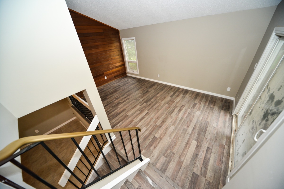 6075 35a Avenue, Edmonton, Alberta, Canada T6L 1G7, 3 Bedrooms Bedrooms, ,1.5 BathroomsBathrooms,1/2 Duplex,Currently Rented,35a Avenue,1000