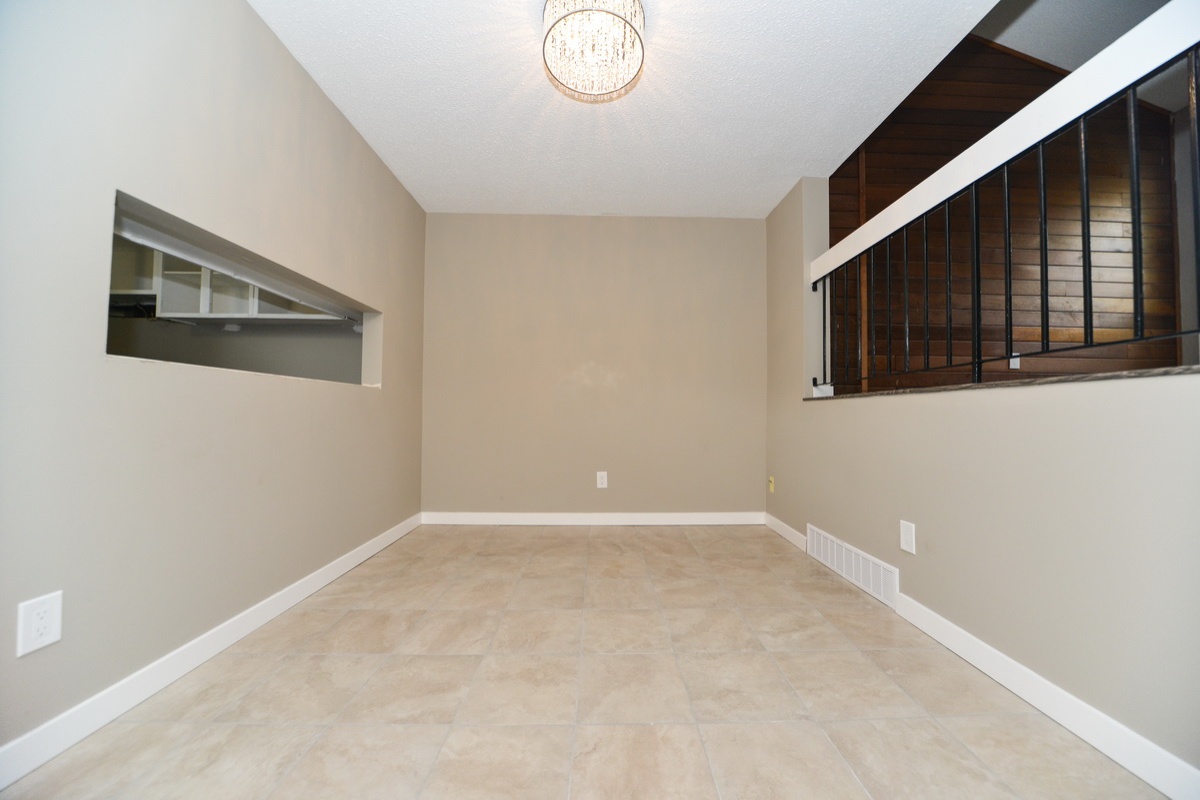 6075 35a Avenue, Edmonton, Alberta, Canada T6L 1G7, 3 Bedrooms Bedrooms, ,1.5 BathroomsBathrooms,1/2 Duplex,Currently Rented,35a Avenue,1000