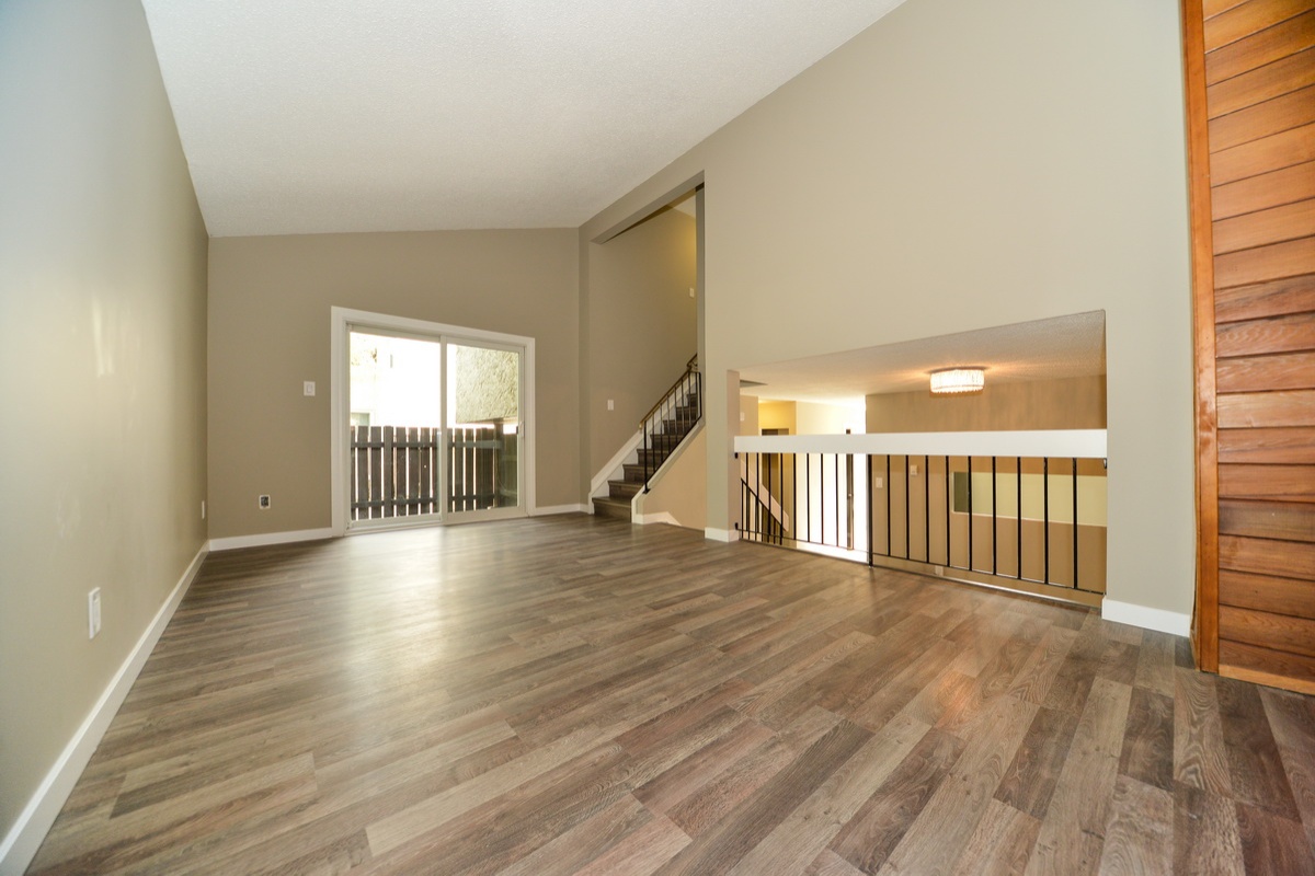 6075 35a Avenue, Edmonton, Alberta, Canada T6L 1G7, 3 Bedrooms Bedrooms, ,1.5 BathroomsBathrooms,1/2 Duplex,Currently Rented,35a Avenue,1000