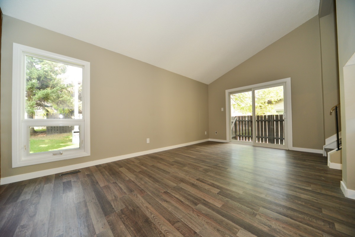 6075 35a Avenue, Edmonton, Alberta, Canada T6L 1G7, 3 Bedrooms Bedrooms, ,1.5 BathroomsBathrooms,1/2 Duplex,Currently Rented,35a Avenue,1000