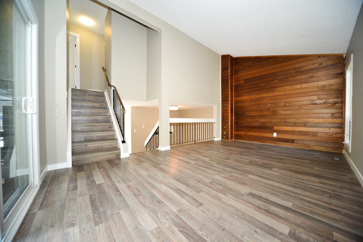 6075 35a Avenue, Edmonton, Alberta, Canada T6L 1G7, 3 Bedrooms Bedrooms, ,1.5 BathroomsBathrooms,1/2 Duplex,Currently Rented,35a Avenue,1000