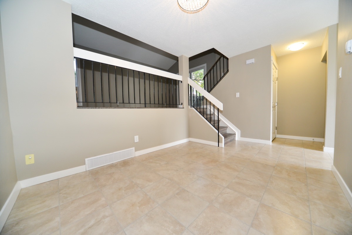6075 35a Avenue, Edmonton, Alberta, Canada T6L 1G7, 3 Bedrooms Bedrooms, ,1.5 BathroomsBathrooms,1/2 Duplex,Currently Rented,35a Avenue,1000