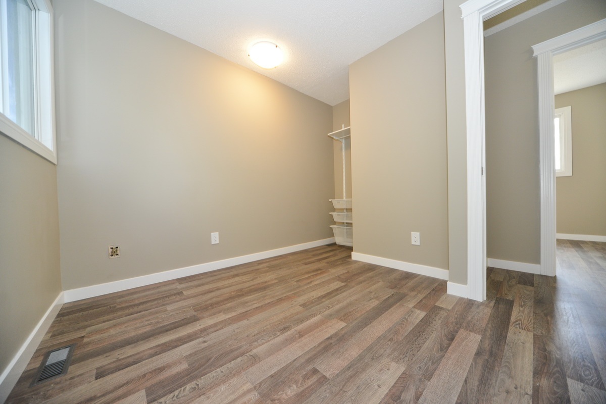 6075 35a Avenue, Edmonton, Alberta, Canada T6L 1G7, 3 Bedrooms Bedrooms, ,1.5 BathroomsBathrooms,1/2 Duplex,Currently Rented,35a Avenue,1000