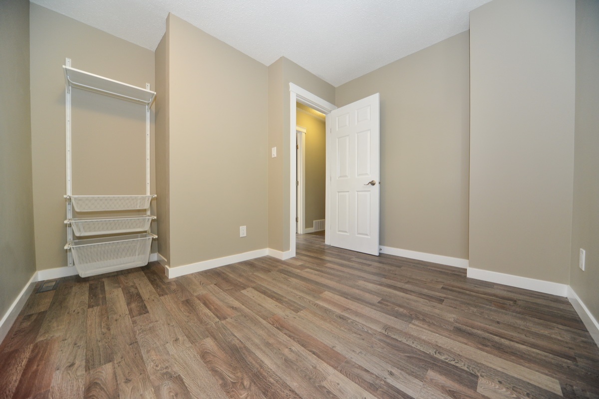 6075 35a Avenue, Edmonton, Alberta, Canada T6L 1G7, 3 Bedrooms Bedrooms, ,1.5 BathroomsBathrooms,1/2 Duplex,Currently Rented,35a Avenue,1000