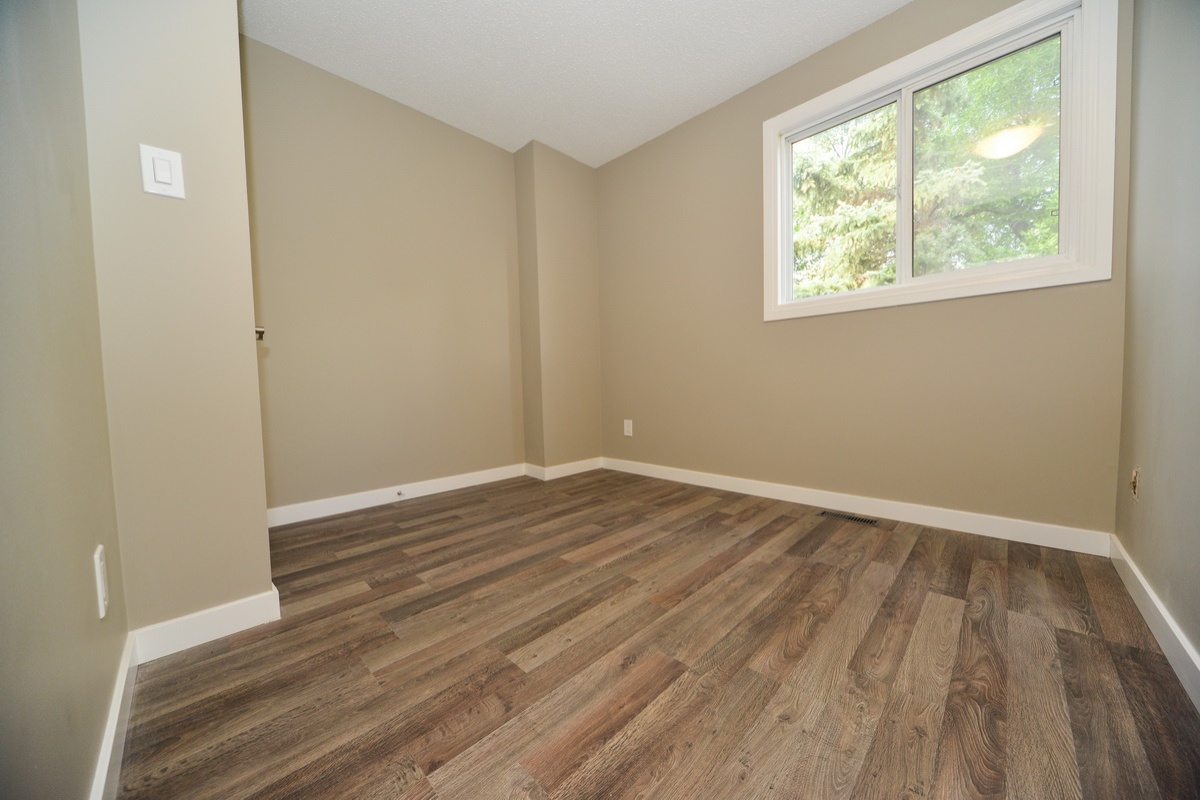 6075 35a Avenue, Edmonton, Alberta, Canada T6L 1G7, 3 Bedrooms Bedrooms, ,1.5 BathroomsBathrooms,1/2 Duplex,Currently Rented,35a Avenue,1000