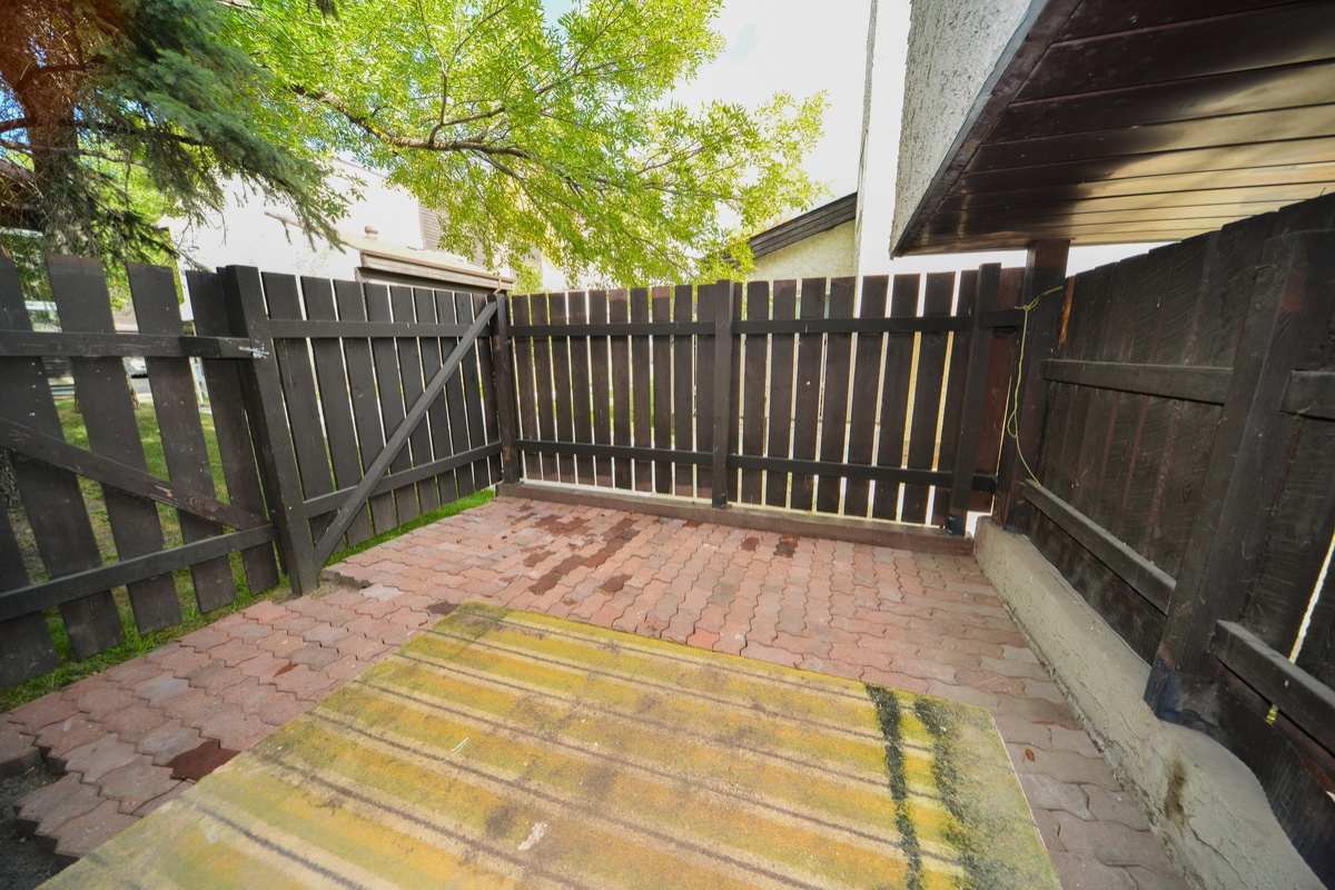 6075 35a Avenue, Edmonton, Alberta, Canada T6L 1G7, 3 Bedrooms Bedrooms, ,1.5 BathroomsBathrooms,1/2 Duplex,Currently Rented,35a Avenue,1000