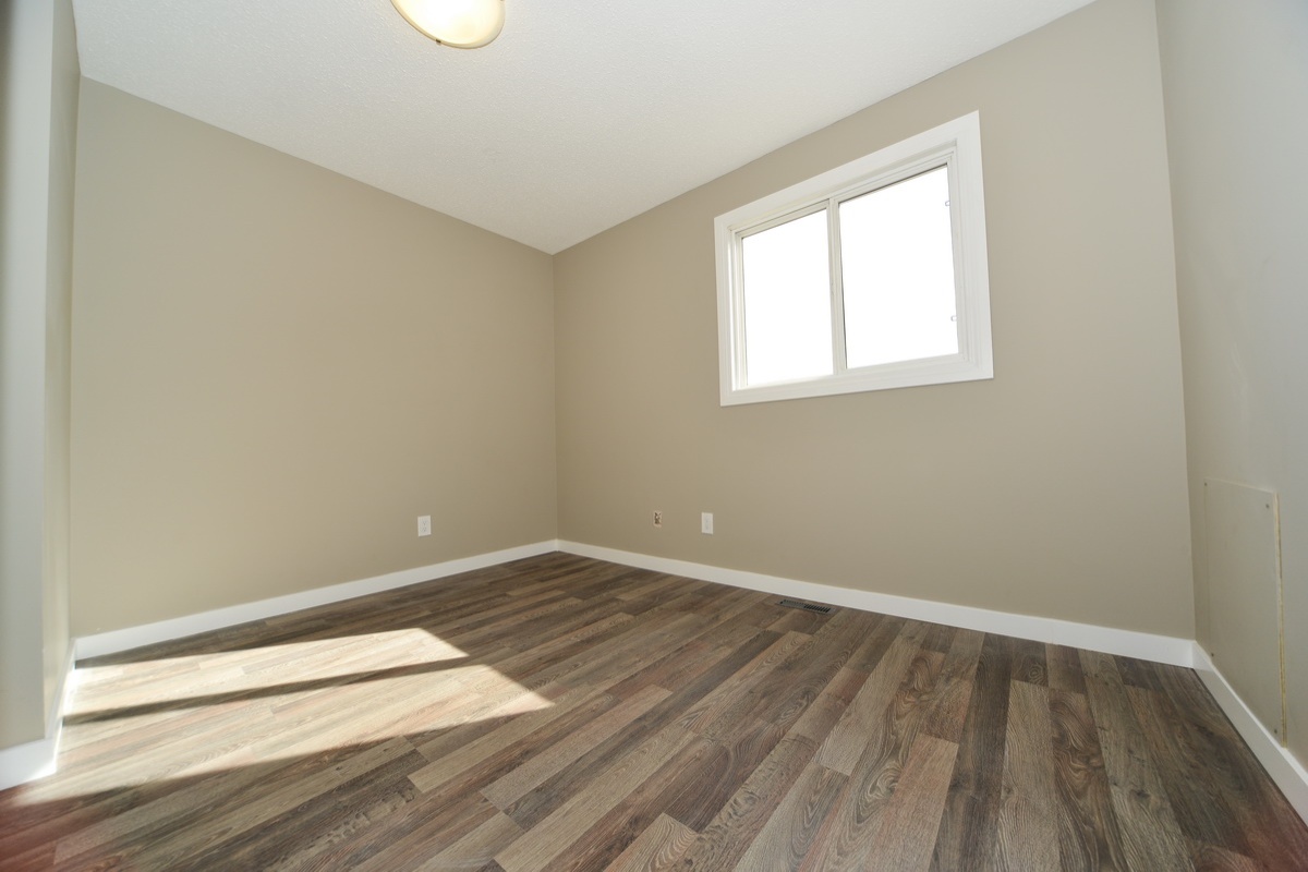 6075 35a Avenue, Edmonton, Alberta, Canada T6L 1G7, 3 Bedrooms Bedrooms, ,1.5 BathroomsBathrooms,1/2 Duplex,Currently Rented,35a Avenue,1000