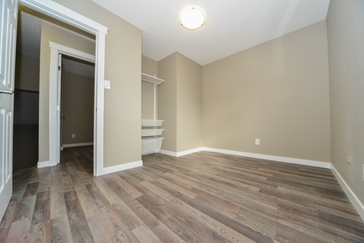 6075 35a Avenue, Edmonton, Alberta, Canada T6L 1G7, 3 Bedrooms Bedrooms, ,1.5 BathroomsBathrooms,1/2 Duplex,Currently Rented,35a Avenue,1000