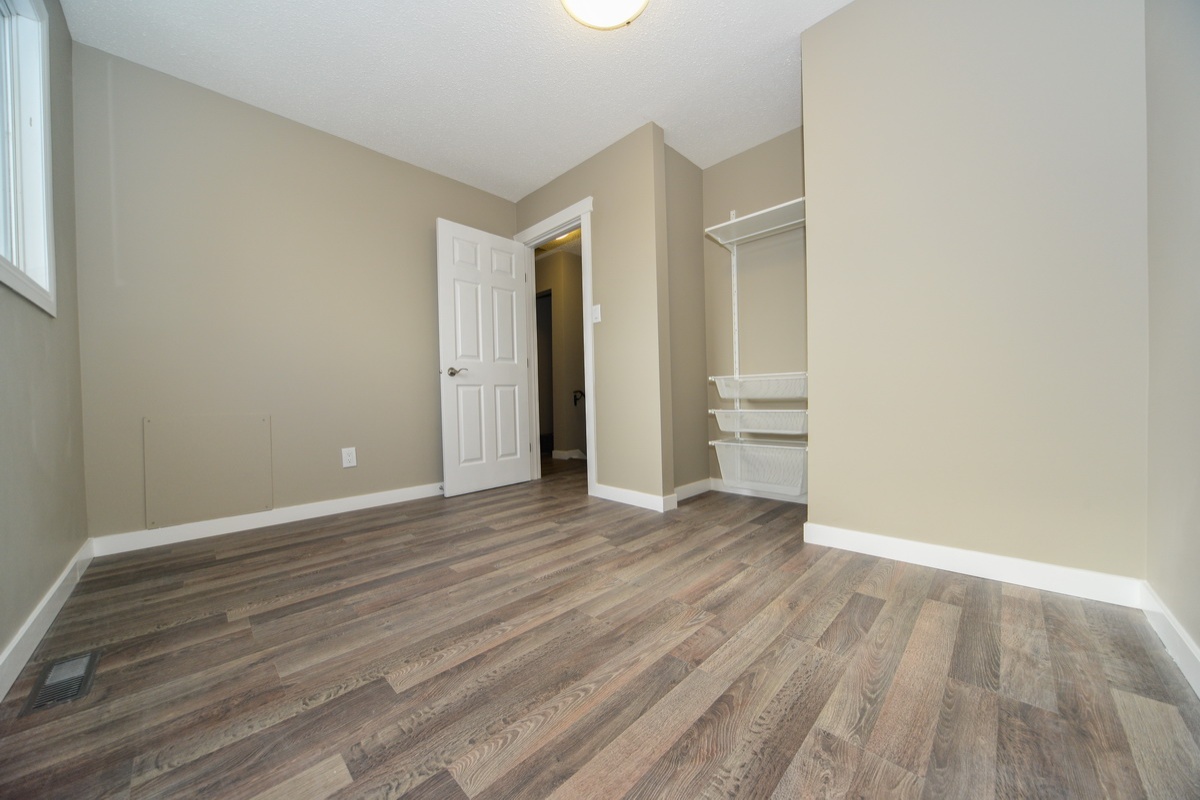 6075 35a Avenue, Edmonton, Alberta, Canada T6L 1G7, 3 Bedrooms Bedrooms, ,1.5 BathroomsBathrooms,1/2 Duplex,Currently Rented,35a Avenue,1000