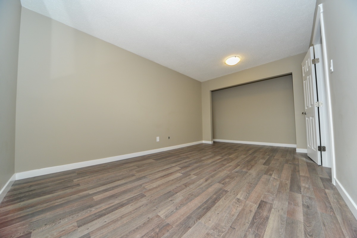 6075 35a Avenue, Edmonton, Alberta, Canada T6L 1G7, 3 Bedrooms Bedrooms, ,1.5 BathroomsBathrooms,1/2 Duplex,Currently Rented,35a Avenue,1000
