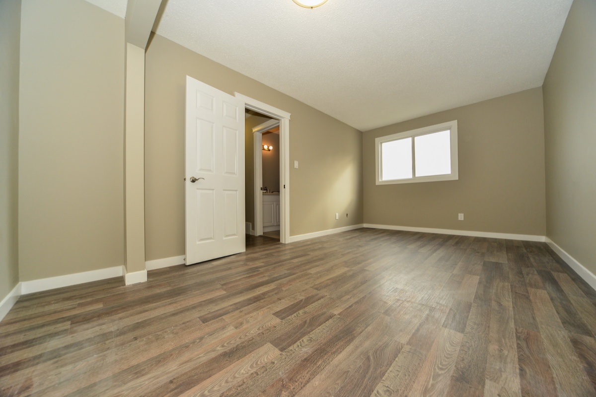 6075 35a Avenue, Edmonton, Alberta, Canada T6L 1G7, 3 Bedrooms Bedrooms, ,1.5 BathroomsBathrooms,1/2 Duplex,Currently Rented,35a Avenue,1000