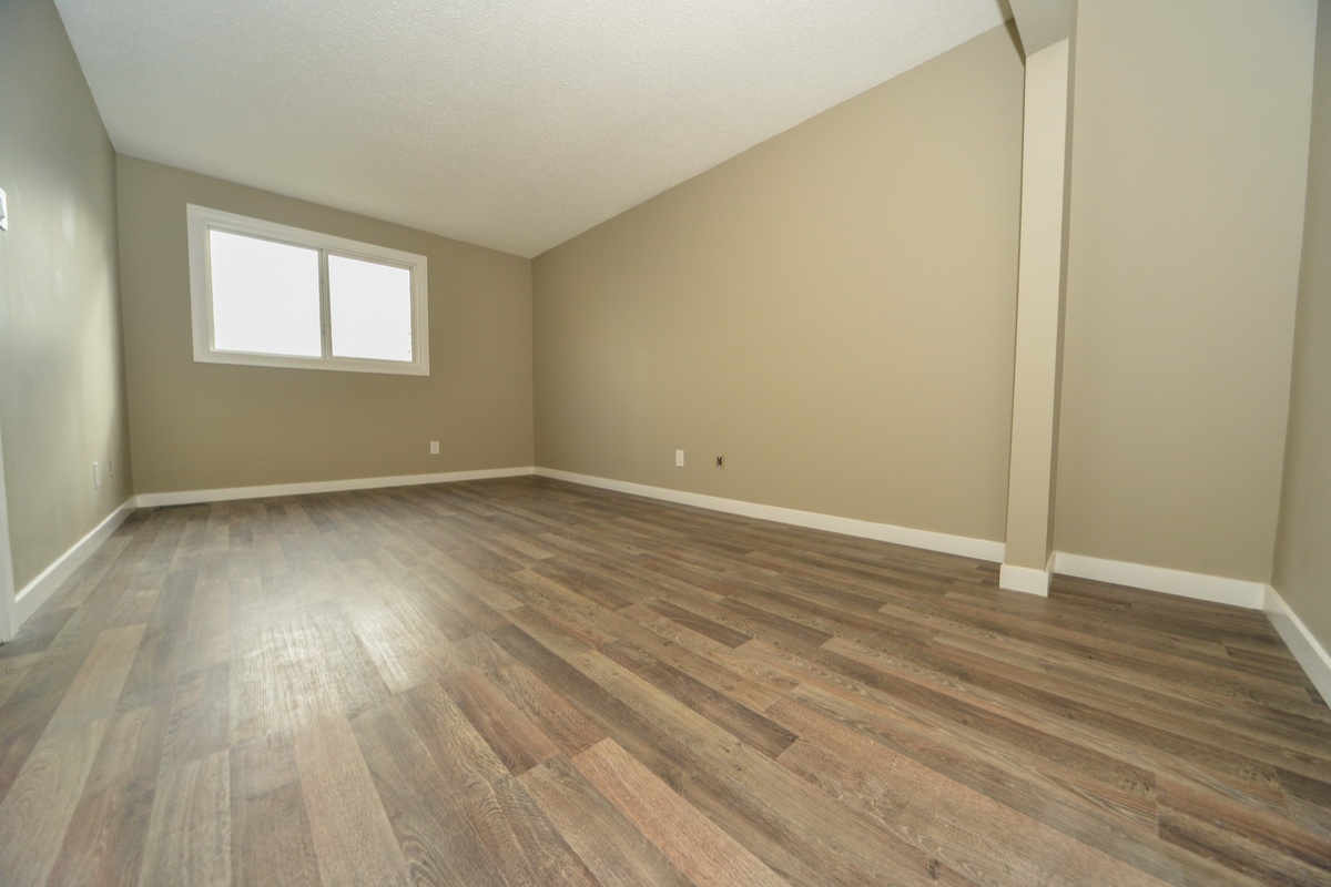 6075 35a Avenue, Edmonton, Alberta, Canada T6L 1G7, 3 Bedrooms Bedrooms, ,1.5 BathroomsBathrooms,1/2 Duplex,Currently Rented,35a Avenue,1000