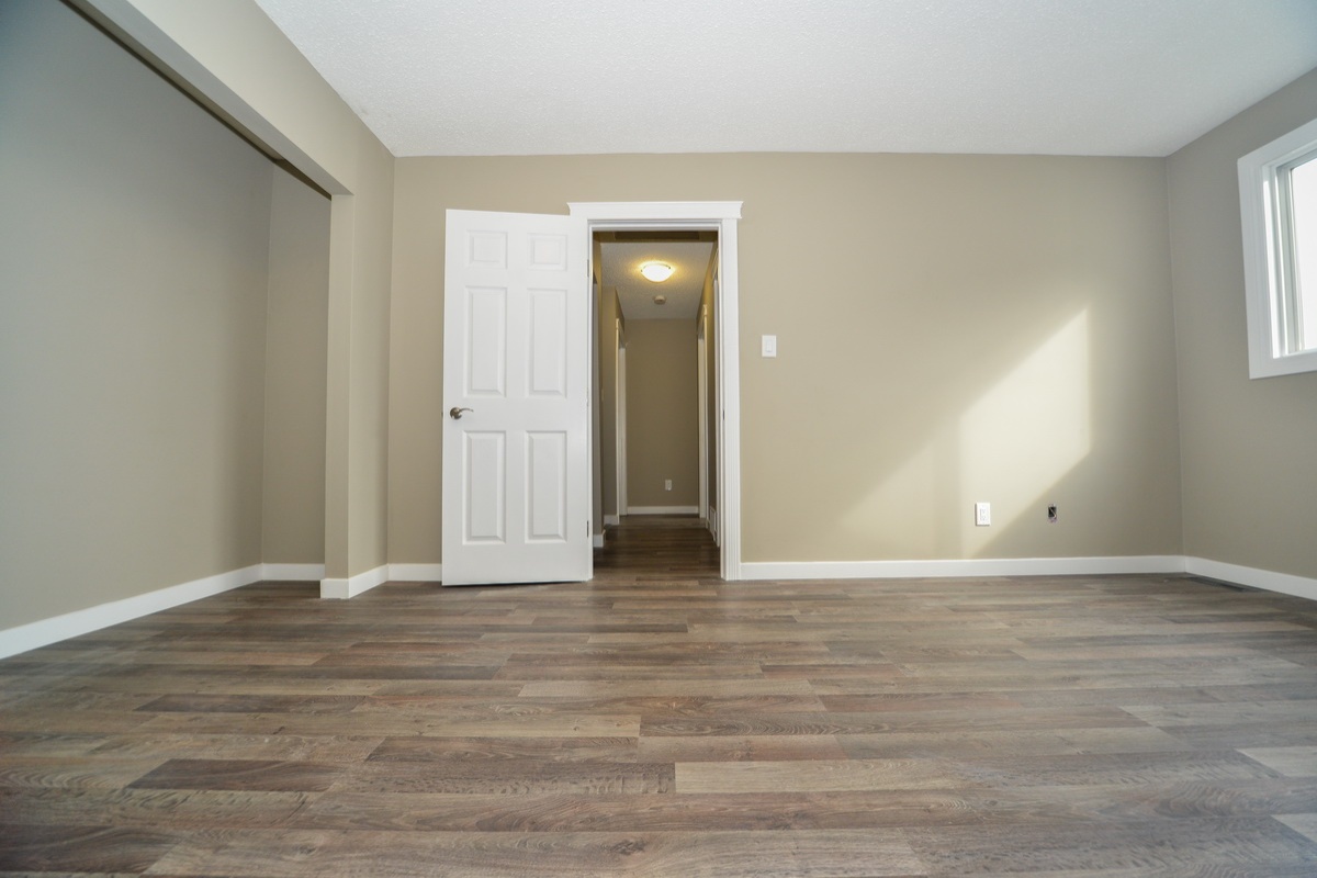 6075 35a Avenue, Edmonton, Alberta, Canada T6L 1G7, 3 Bedrooms Bedrooms, ,1.5 BathroomsBathrooms,1/2 Duplex,Currently Rented,35a Avenue,1000