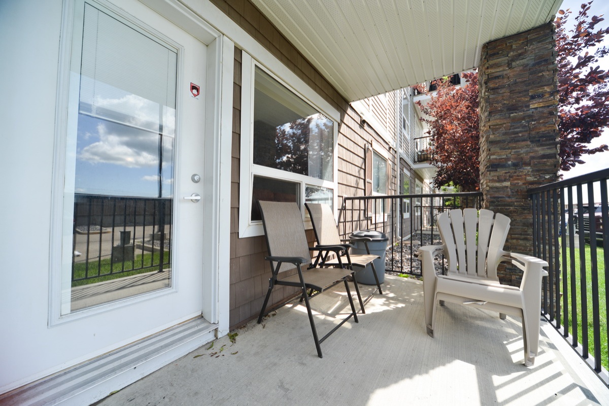 9363 Simpson Drive, Edmonton, Alberta, Canada T6R 0N2, 2 Bedrooms Bedrooms, ,2 BathroomsBathrooms,Condo,Currently Rented,Simpson Drive,1001