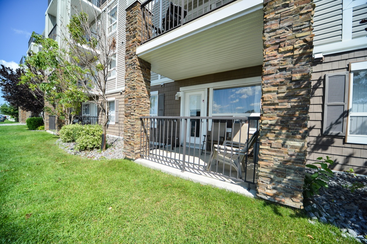 9363 Simpson Drive, Edmonton, Alberta, Canada T6R 0N2, 2 Bedrooms Bedrooms, ,2 BathroomsBathrooms,Condo,Currently Rented,Simpson Drive,1001