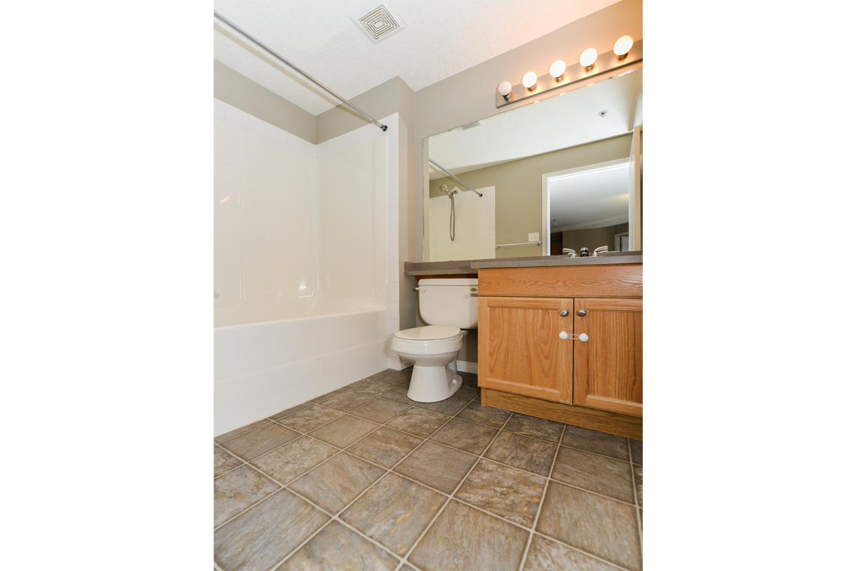 9363 Simpson Drive, Edmonton, Alberta, Canada T6R 0N2, 2 Bedrooms Bedrooms, ,2 BathroomsBathrooms,Condo,Currently Rented,Simpson Drive,1001