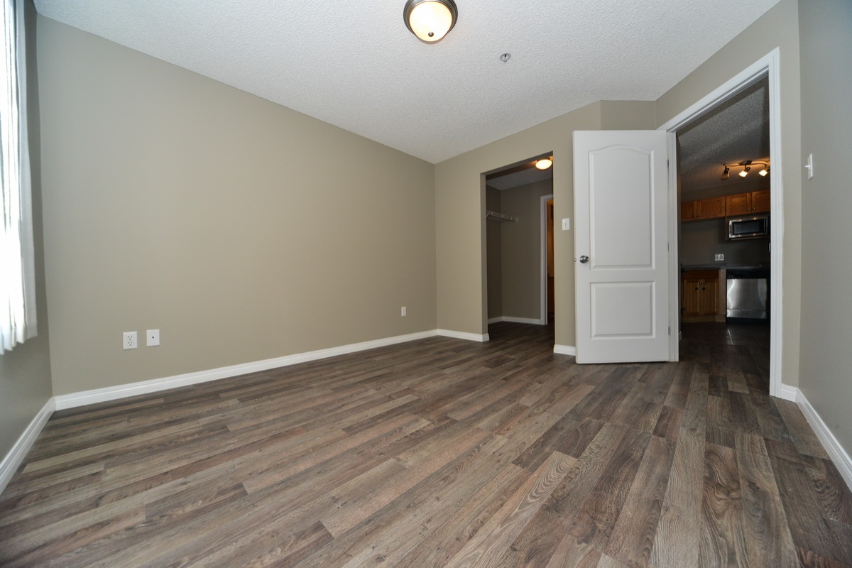 9363 Simpson Drive, Edmonton, Alberta, Canada T6R 0N2, 2 Bedrooms Bedrooms, ,2 BathroomsBathrooms,Condo,Currently Rented,Simpson Drive,1001