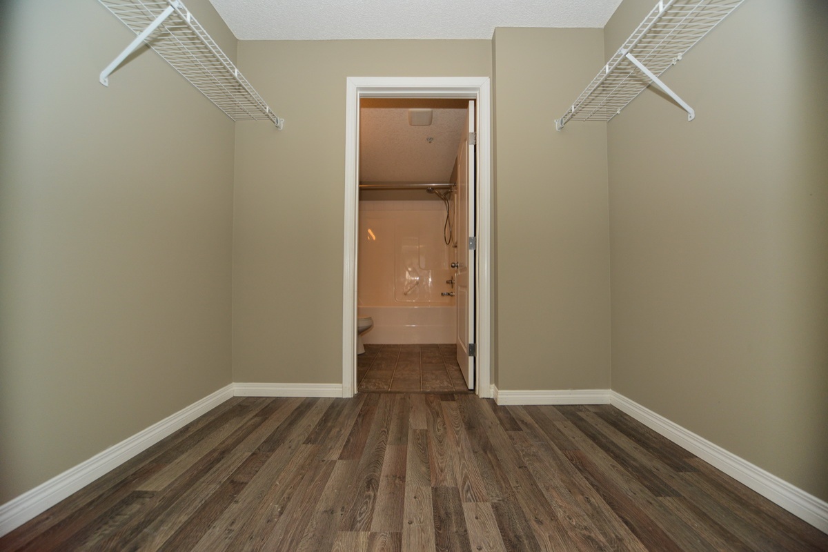 9363 Simpson Drive, Edmonton, Alberta, Canada T6R 0N2, 2 Bedrooms Bedrooms, ,2 BathroomsBathrooms,Condo,Currently Rented,Simpson Drive,1001