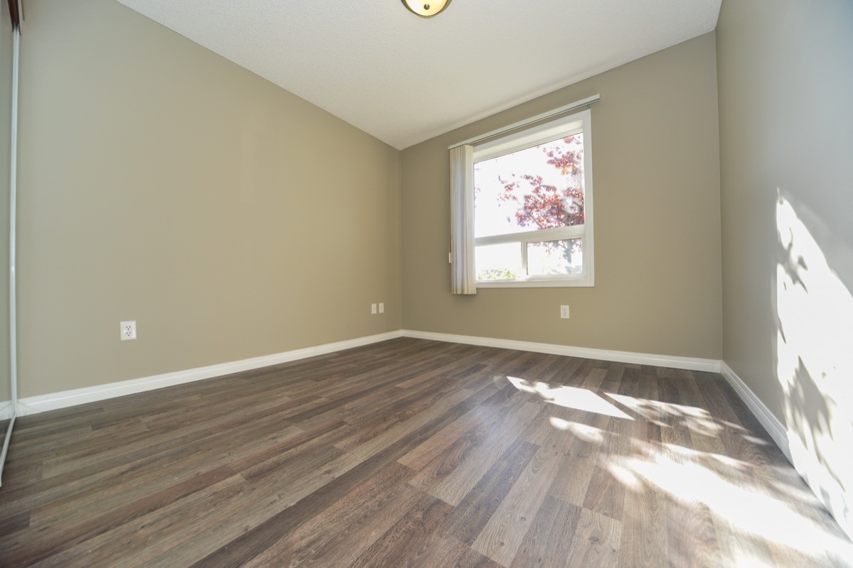 9363 Simpson Drive, Edmonton, Alberta, Canada T6R 0N2, 2 Bedrooms Bedrooms, ,2 BathroomsBathrooms,Condo,Currently Rented,Simpson Drive,1001