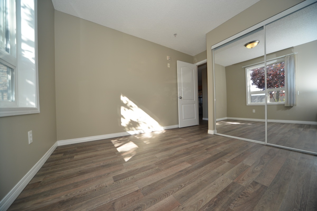 9363 Simpson Drive, Edmonton, Alberta, Canada T6R 0N2, 2 Bedrooms Bedrooms, ,2 BathroomsBathrooms,Condo,Currently Rented,Simpson Drive,1001