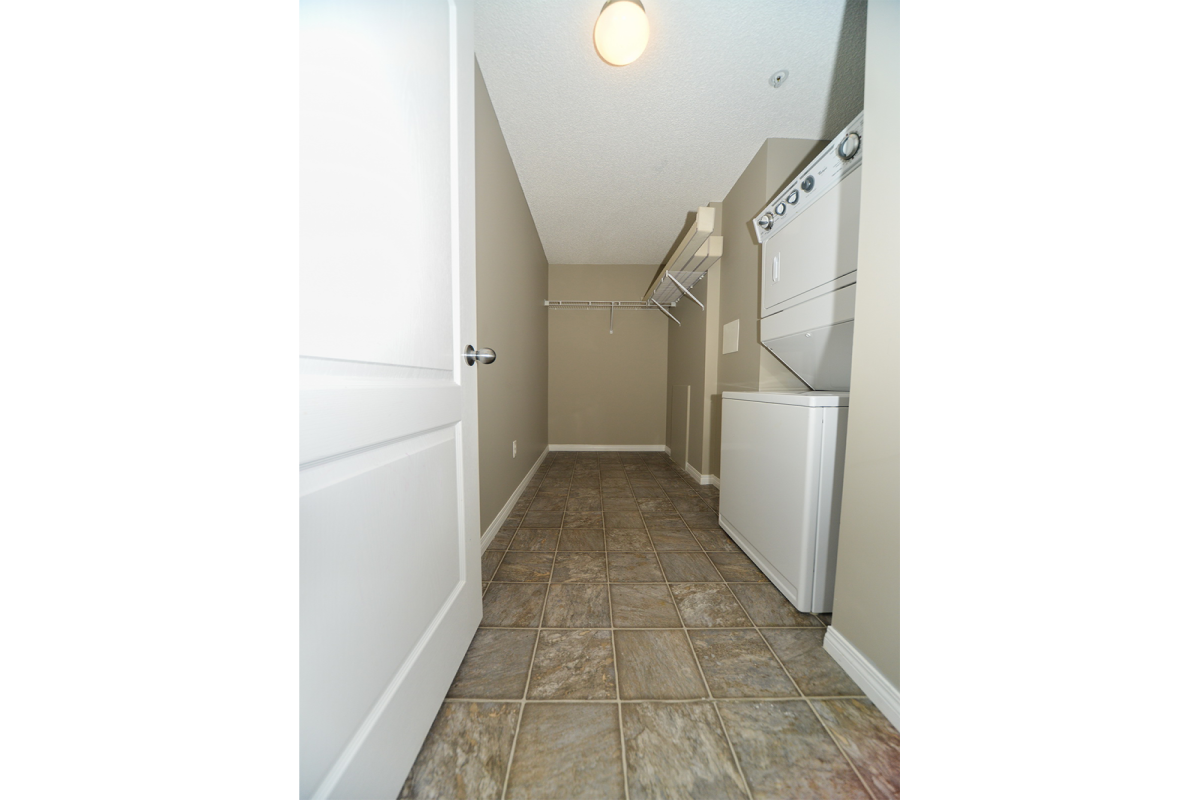 9363 Simpson Drive, Edmonton, Alberta, Canada T6R 0N2, 2 Bedrooms Bedrooms, ,2 BathroomsBathrooms,Condo,Currently Rented,Simpson Drive,1001