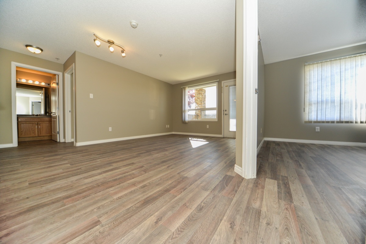 9363 Simpson Drive, Edmonton, Alberta, Canada T6R 0N2, 2 Bedrooms Bedrooms, ,2 BathroomsBathrooms,Condo,Currently Rented,Simpson Drive,1001