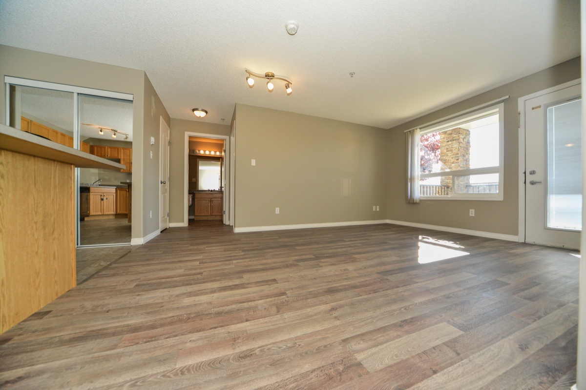 9363 Simpson Drive, Edmonton, Alberta, Canada T6R 0N2, 2 Bedrooms Bedrooms, ,2 BathroomsBathrooms,Condo,Currently Rented,Simpson Drive,1001