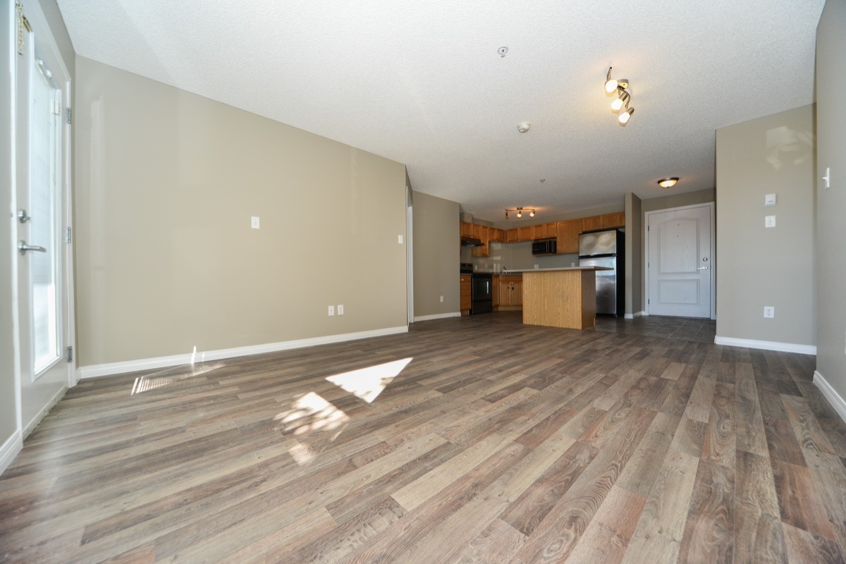 9363 Simpson Drive, Edmonton, Alberta, Canada T6R 0N2, 2 Bedrooms Bedrooms, ,2 BathroomsBathrooms,Condo,Currently Rented,Simpson Drive,1001