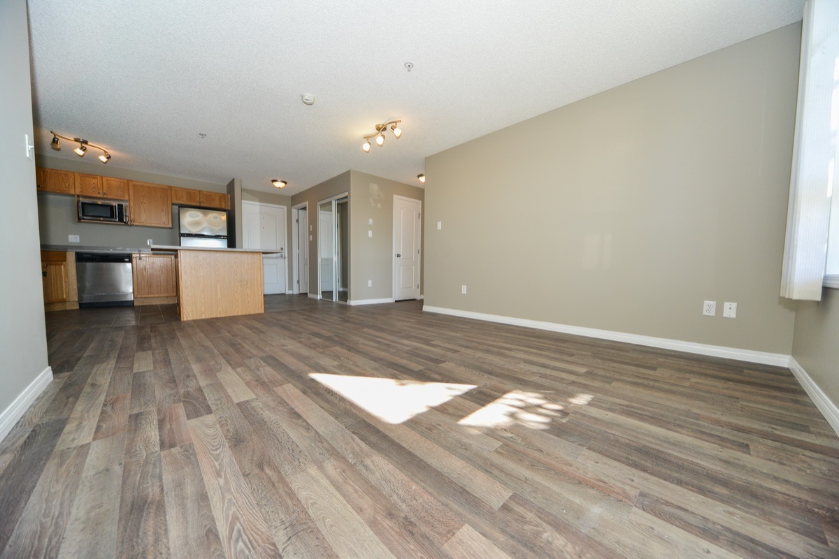 9363 Simpson Drive, Edmonton, Alberta, Canada T6R 0N2, 2 Bedrooms Bedrooms, ,2 BathroomsBathrooms,Condo,Currently Rented,Simpson Drive,1001