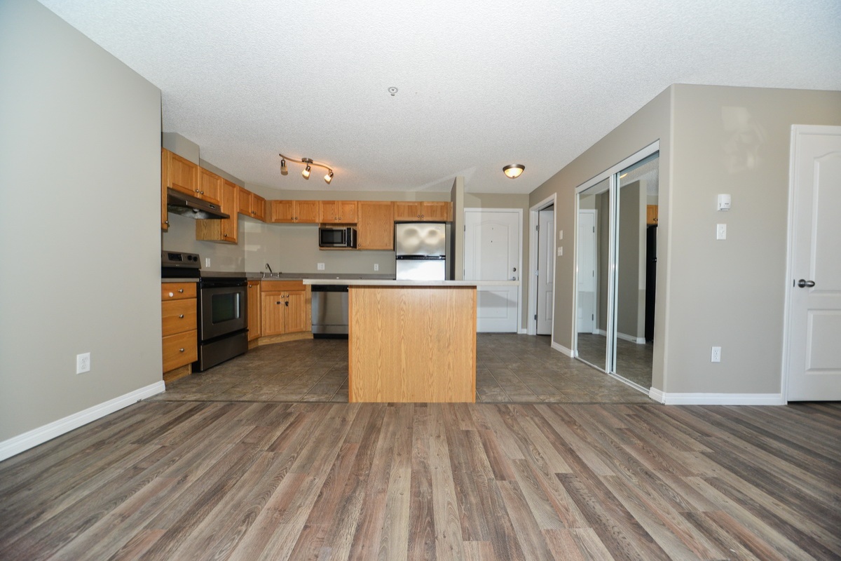 9363 Simpson Drive, Edmonton, Alberta, Canada T6R 0N2, 2 Bedrooms Bedrooms, ,2 BathroomsBathrooms,Condo,Currently Rented,Simpson Drive,1001