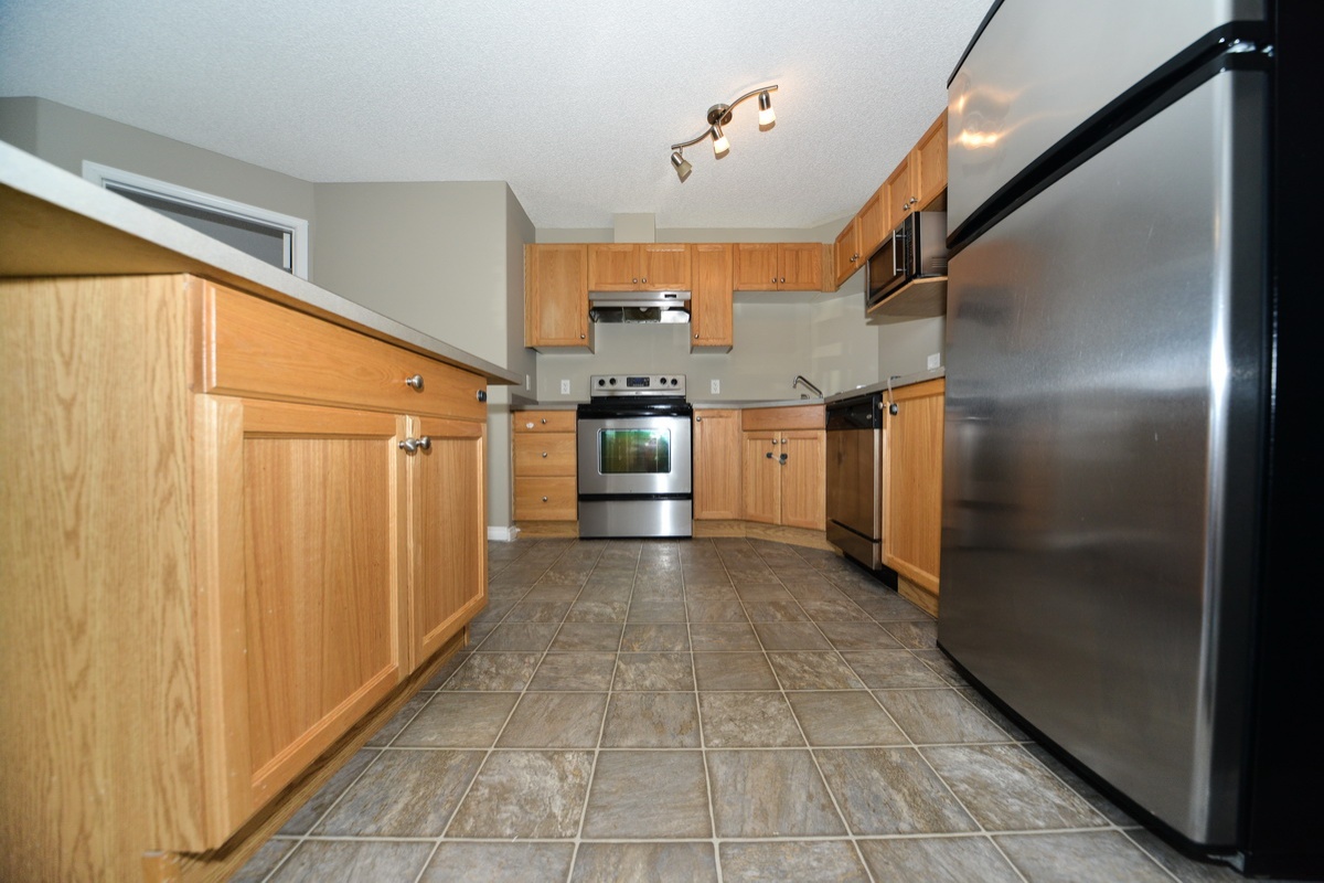 9363 Simpson Drive, Edmonton, Alberta, Canada T6R 0N2, 2 Bedrooms Bedrooms, ,2 BathroomsBathrooms,Condo,Currently Rented,Simpson Drive,1001