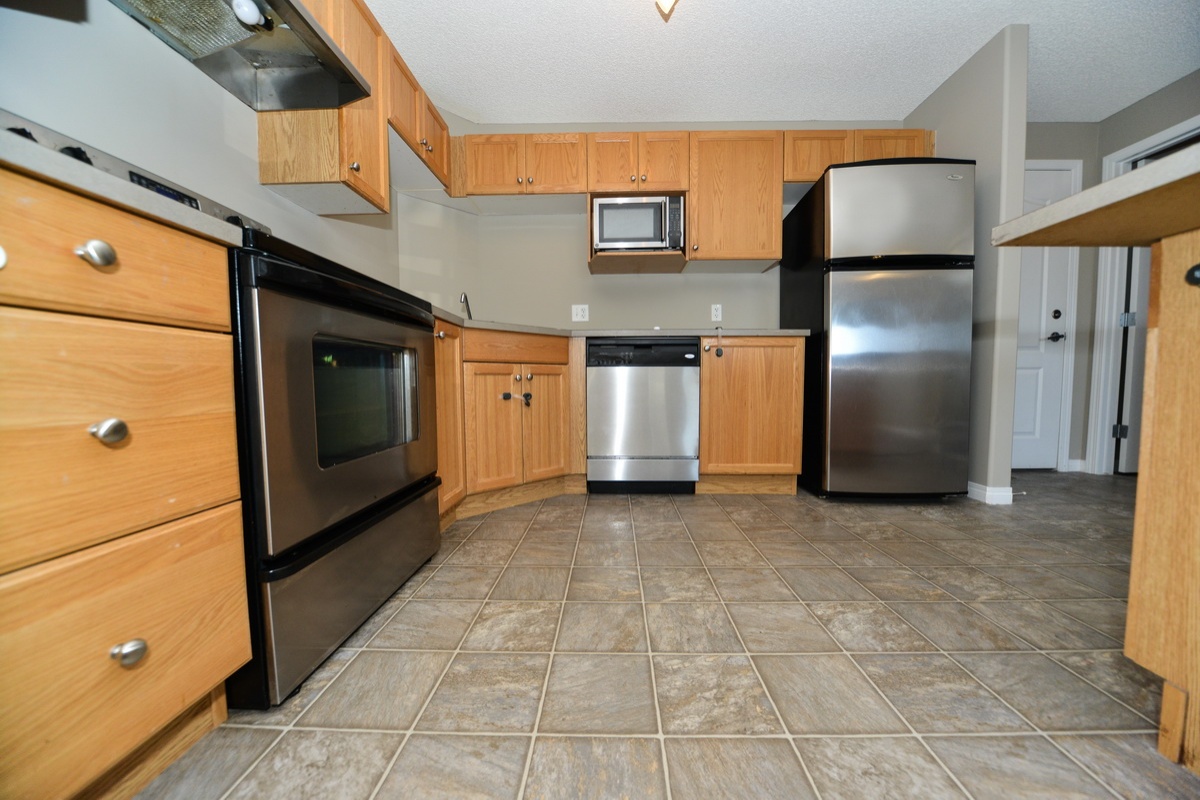 9363 Simpson Drive, Edmonton, Alberta, Canada T6R 0N2, 2 Bedrooms Bedrooms, ,2 BathroomsBathrooms,Condo,Currently Rented,Simpson Drive,1001