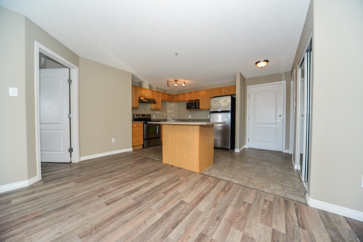 9363 Simpson Drive, Edmonton, Alberta, Canada T6R 0N2, 2 Bedrooms Bedrooms, ,2 BathroomsBathrooms,Condo,Currently Rented,Simpson Drive,1001