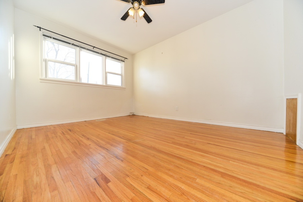 11111 116 Street,Edmonton,Alberta,Canada T5G 2V7,3 Bedrooms Bedrooms,2 BathroomsBathrooms,1/2 Duplex,116 Street,1002