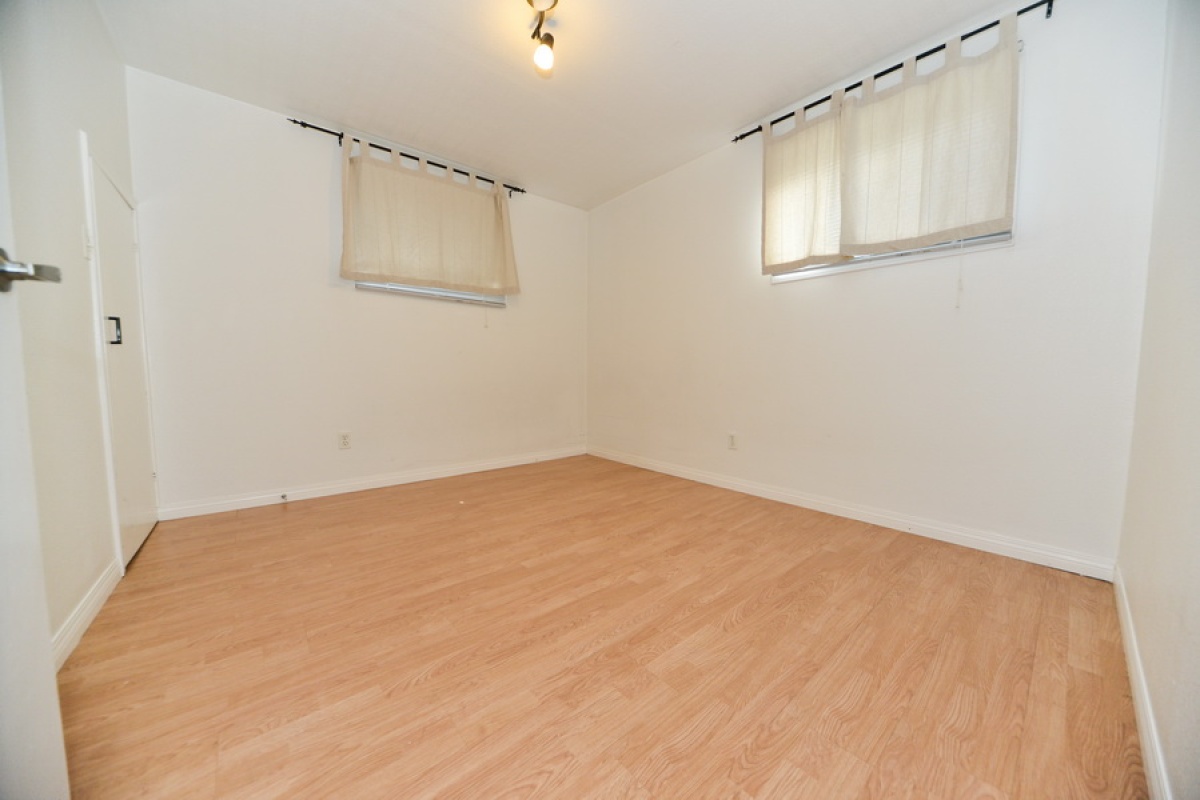 11111 116 Street,Edmonton,Alberta,Canada T5G 2V7,3 Bedrooms Bedrooms,2 BathroomsBathrooms,1/2 Duplex,116 Street,1002