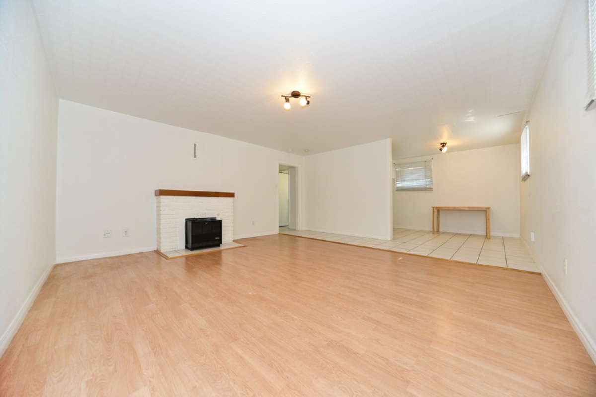 11111 116 Street,Edmonton,Alberta,Canada T5G 2V7,3 Bedrooms Bedrooms,2 BathroomsBathrooms,1/2 Duplex,116 Street,1002
