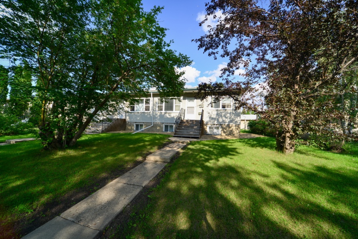 11111 116 Street,Edmonton,Alberta,Canada T5G 2V7,3 Bedrooms Bedrooms,2 BathroomsBathrooms,1/2 Duplex,116 Street,1002