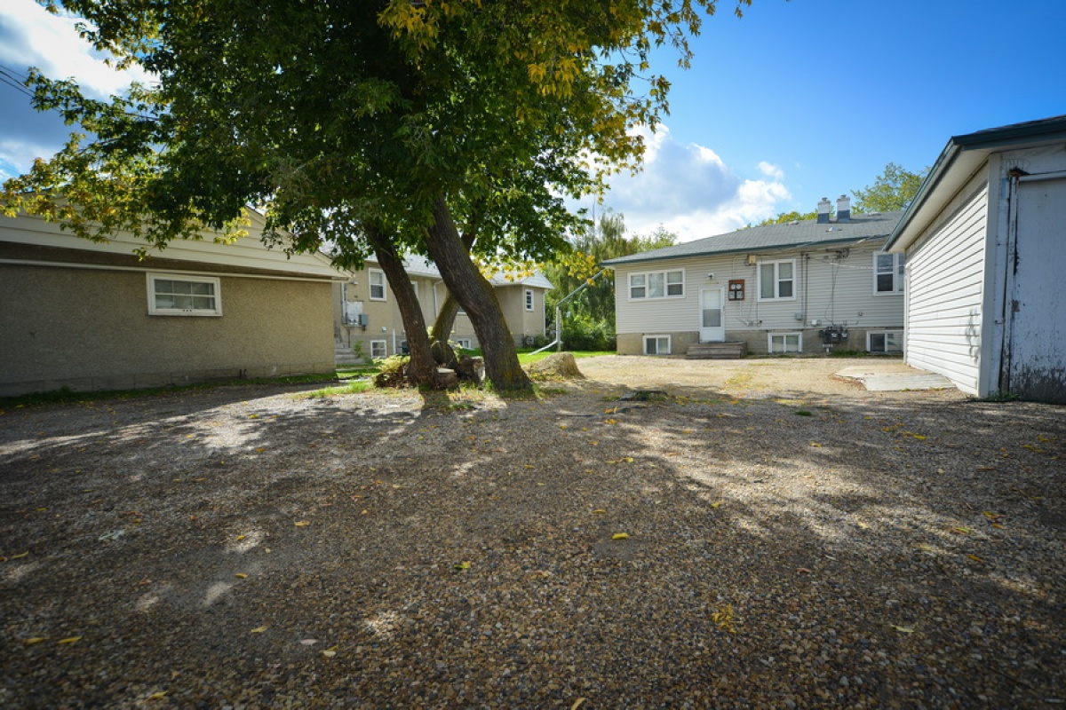11111 116 Street,Edmonton,Alberta,Canada T5G 2V7,3 Bedrooms Bedrooms,2 BathroomsBathrooms,1/2 Duplex,116 Street,1002