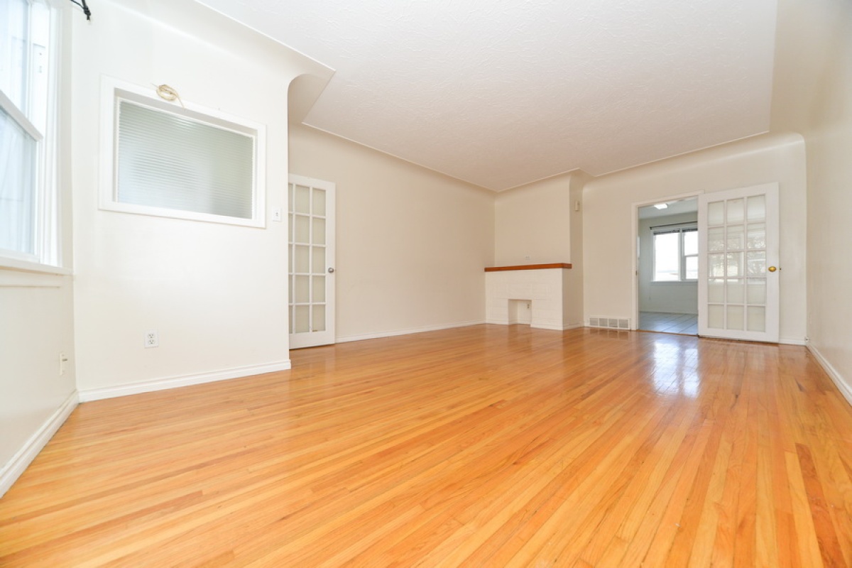 11113 116 Street,Edmonton,Alberta,Canada T5G 2V7,3 Bedrooms Bedrooms,2 BathroomsBathrooms,1/2 Duplex,116 Street,1003