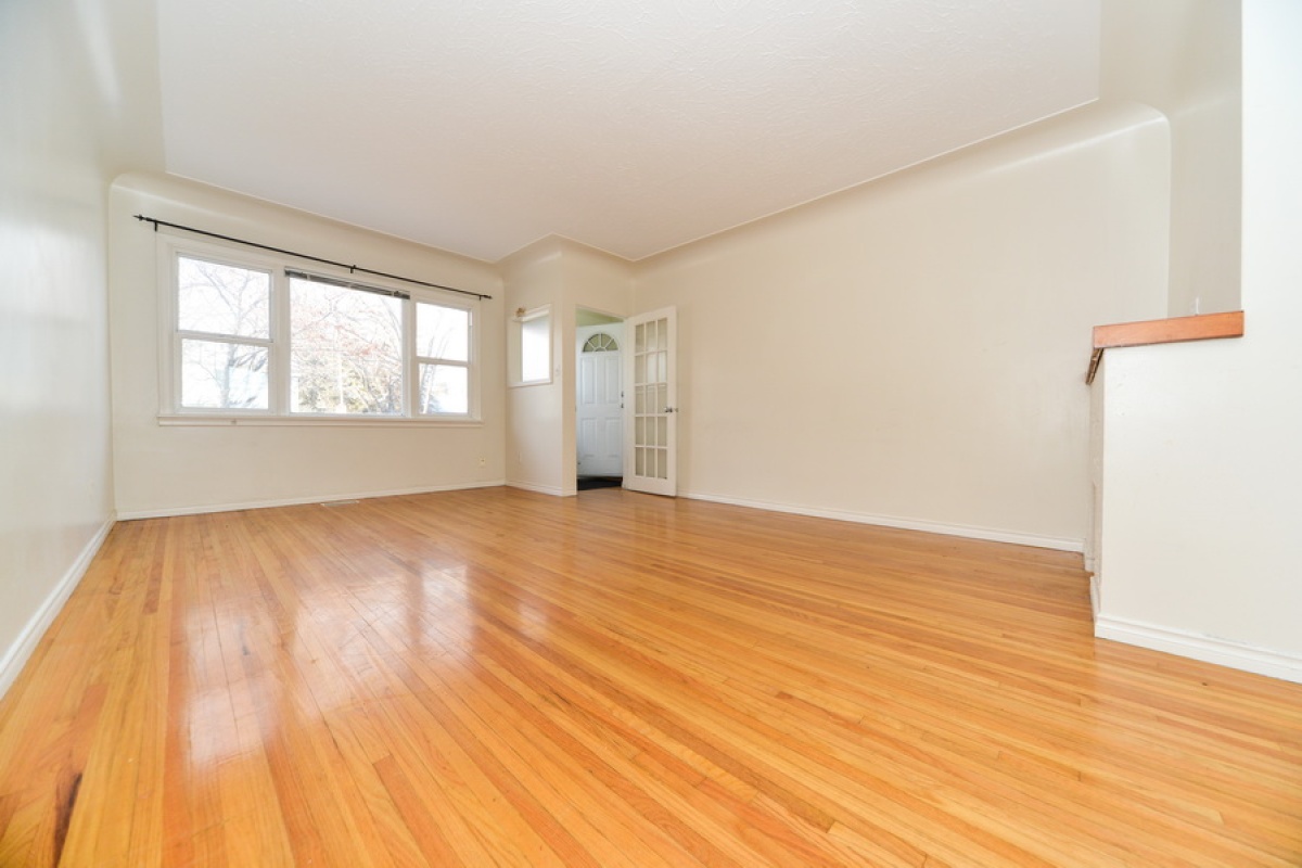 11113 116 Street,Edmonton,Alberta,Canada T5G 2V7,3 Bedrooms Bedrooms,2 BathroomsBathrooms,1/2 Duplex,116 Street,1003