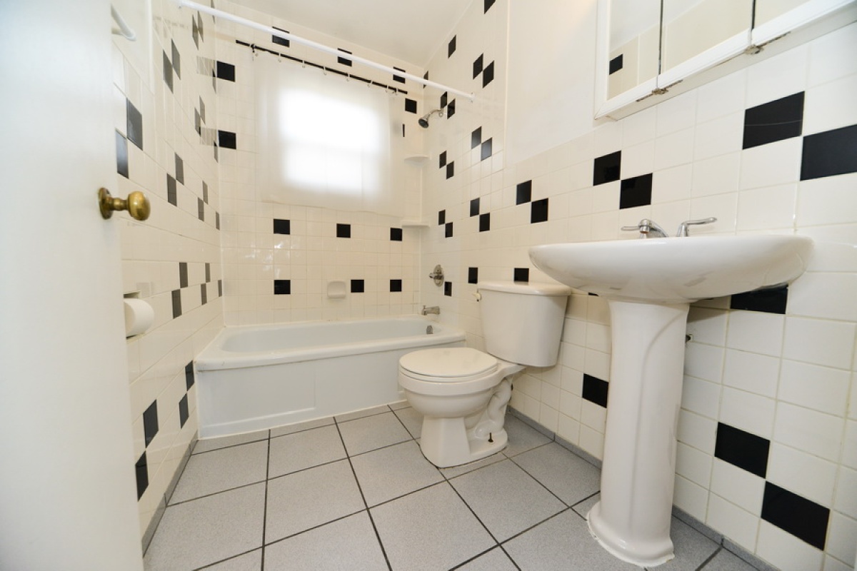 11113 116 Street,Edmonton,Alberta,Canada T5G 2V7,3 Bedrooms Bedrooms,2 BathroomsBathrooms,1/2 Duplex,116 Street,1003