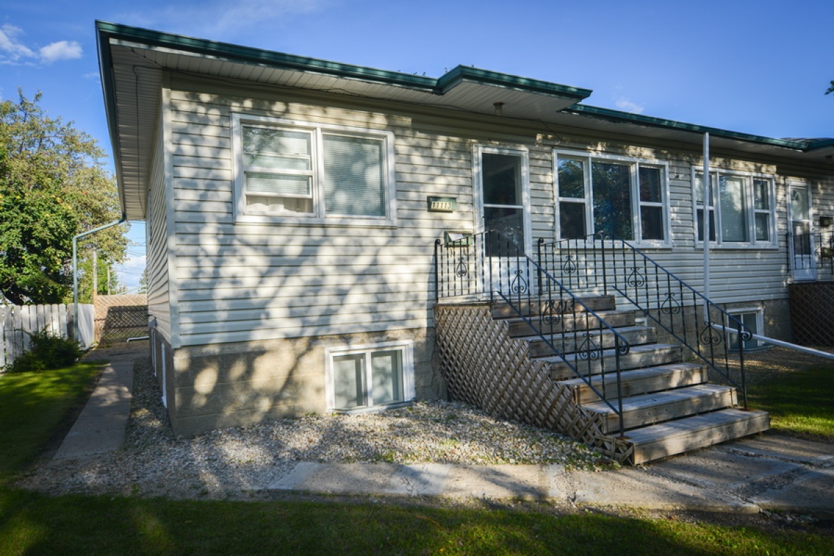 11113 116 Street,Edmonton,Alberta,Canada T5G 2V7,3 Bedrooms Bedrooms,2 BathroomsBathrooms,1/2 Duplex,116 Street,1003