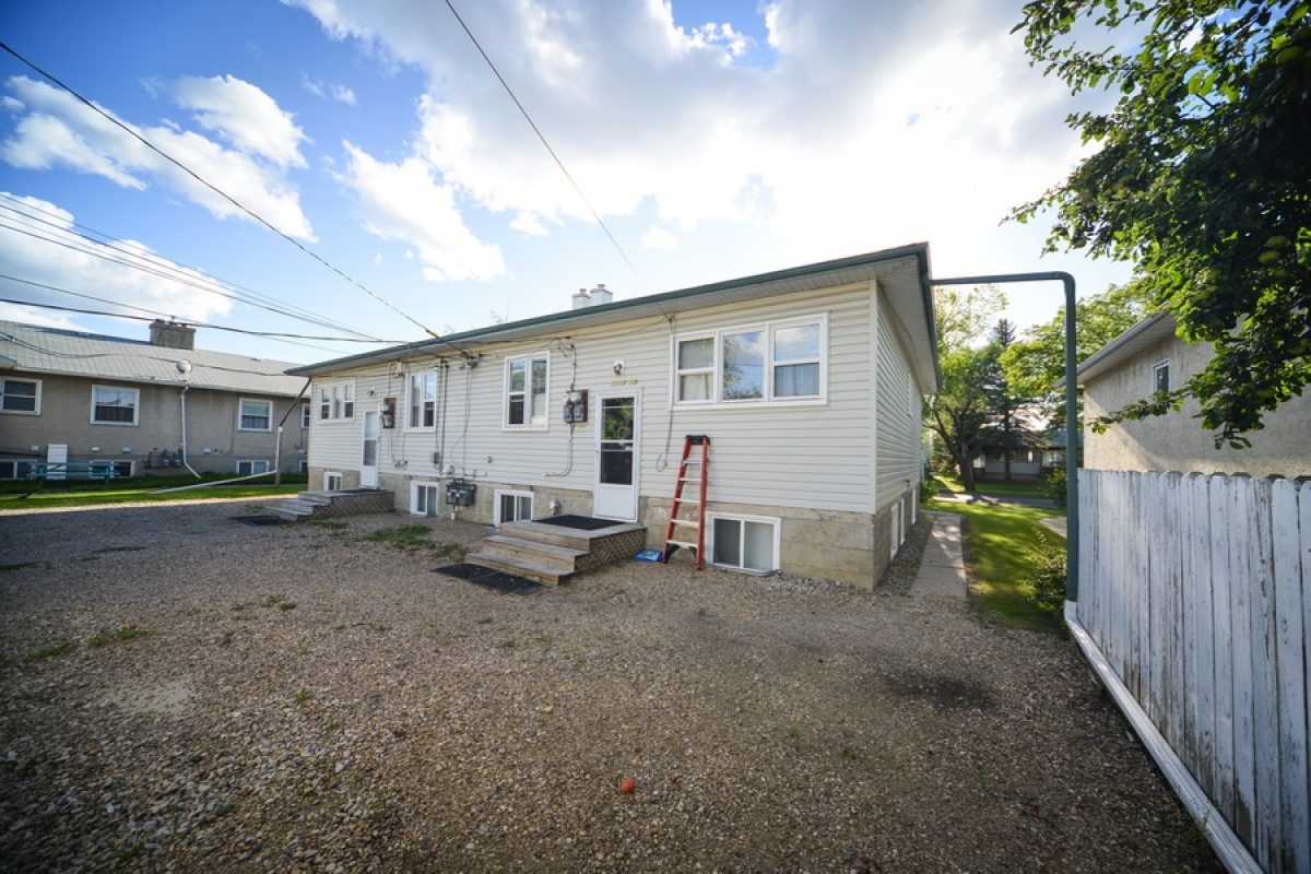 11113 116 Street,Edmonton,Alberta,Canada T5G 2V7,3 Bedrooms Bedrooms,2 BathroomsBathrooms,1/2 Duplex,116 Street,1003